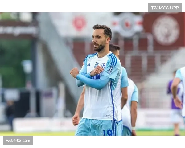 通讯：天空体育王牌解说员内维尔合同即将到期，多家流媒体平台抛出橄榄枝